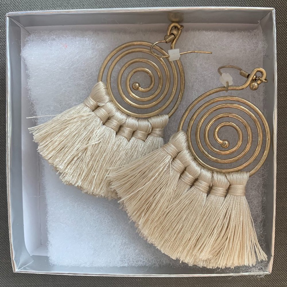 NWOT Gold with Cream "feather" Drop Earrings